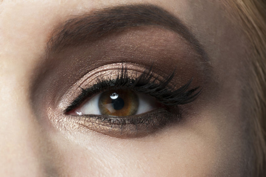 Maquillage yeux bruns