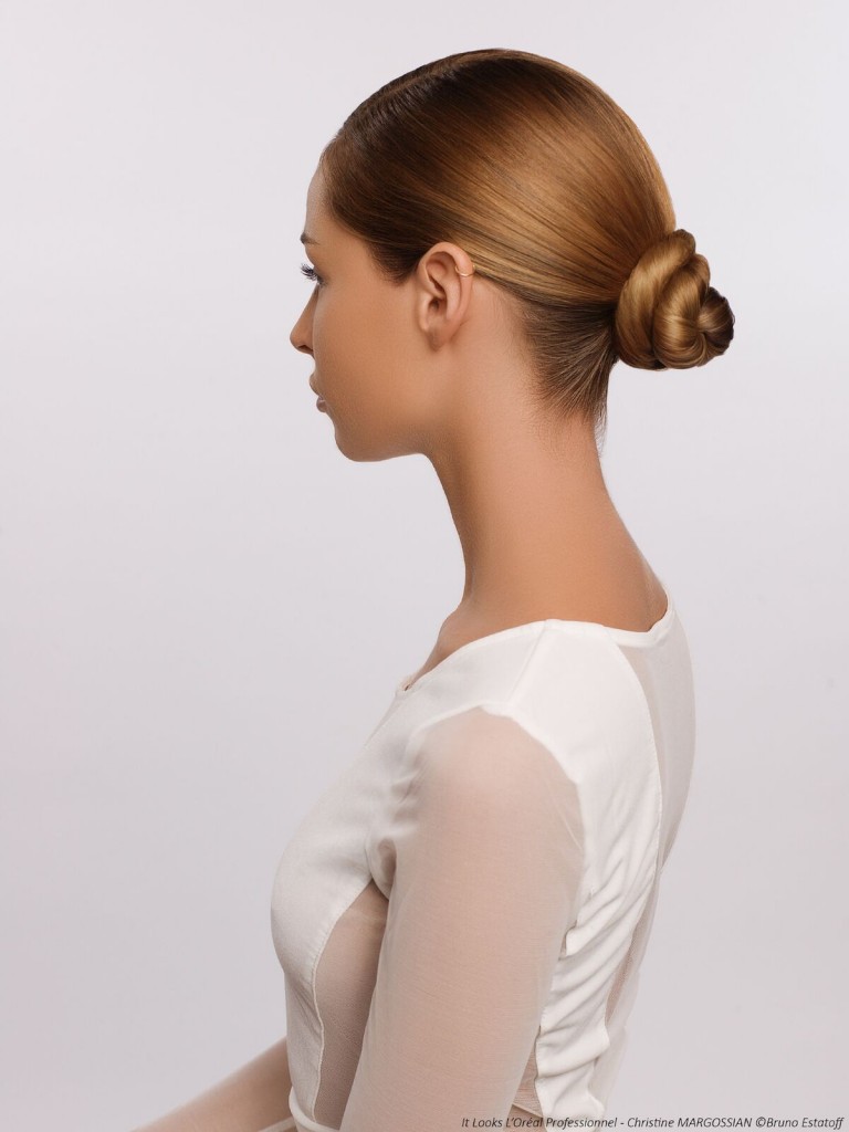 Coiffure : Christine Margossian Photographe : Bruno Estatoff Maquillage : Valérie Dumond Stylisme: Bruno Guiot