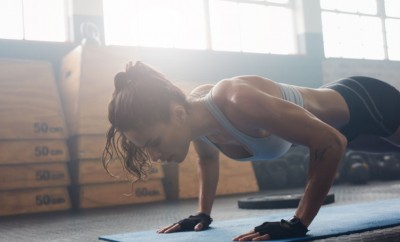 5 Exercices à faire chez soi pour sculpter son corps