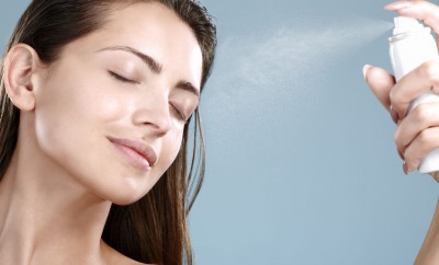 Quatre brumes maison pour le visage